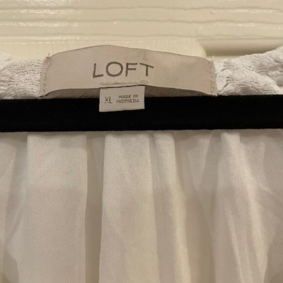 LOFT white short sleeve top with textured pattern; sz X LARGE; great condition - Picture 3 of 4